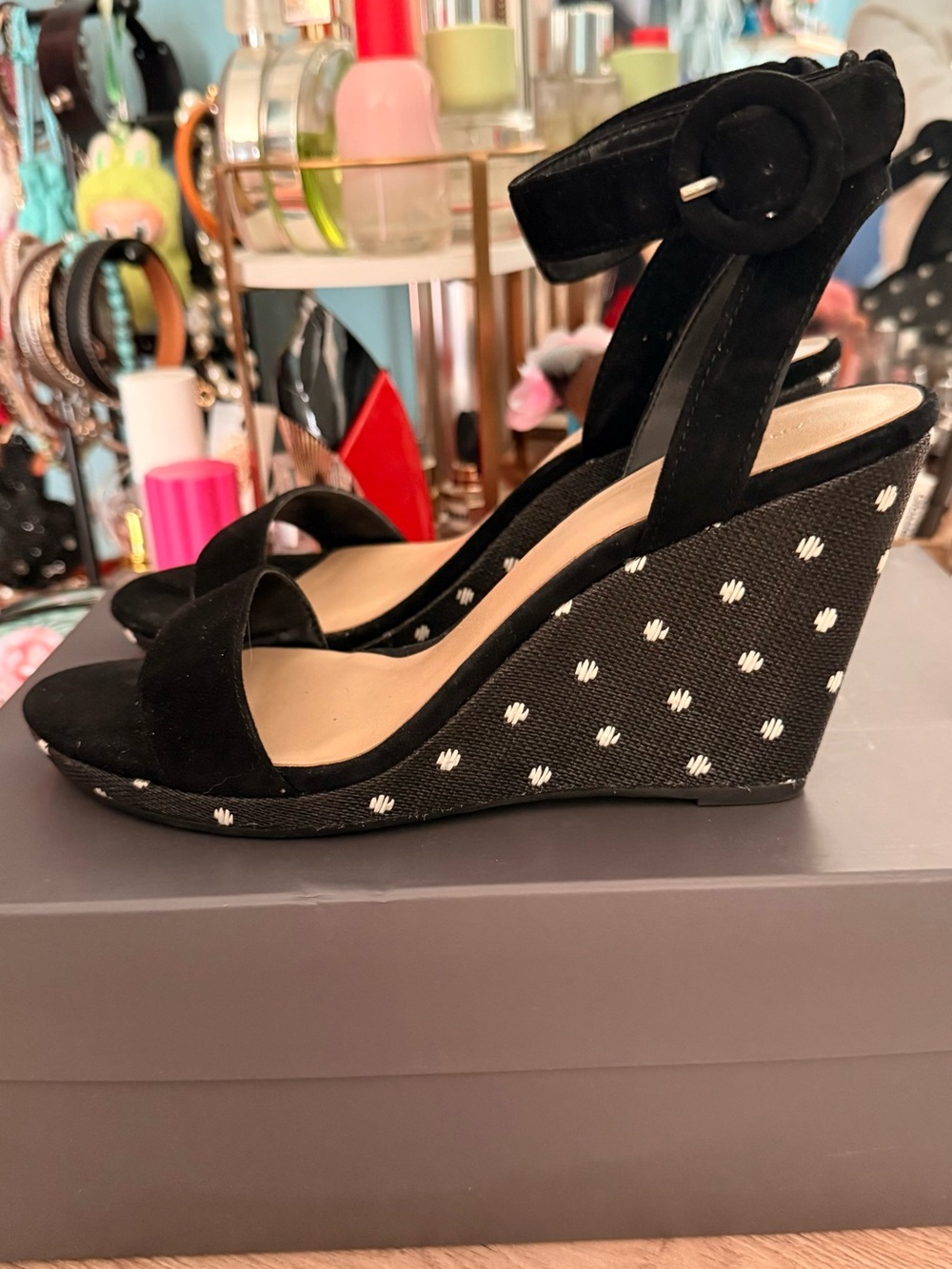 Ann Taylor Amma Black & White Polka Dot Wedge Sandals – Size 8